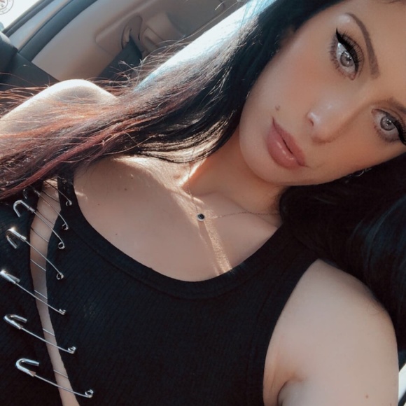 Meet your Posher, Sonia - Picture 2 of 2